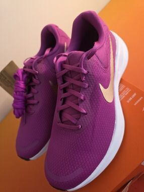 Brand New- Nike Revolution 7. Color Magenta Size: 9.5 Womens/8M. Extra Laces.
